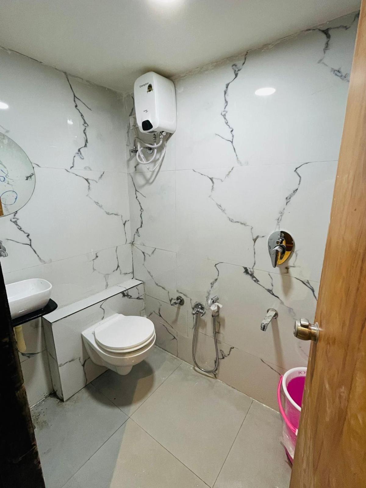 Hotel Paramount Villa Gandhinagar Eksteriør bilde