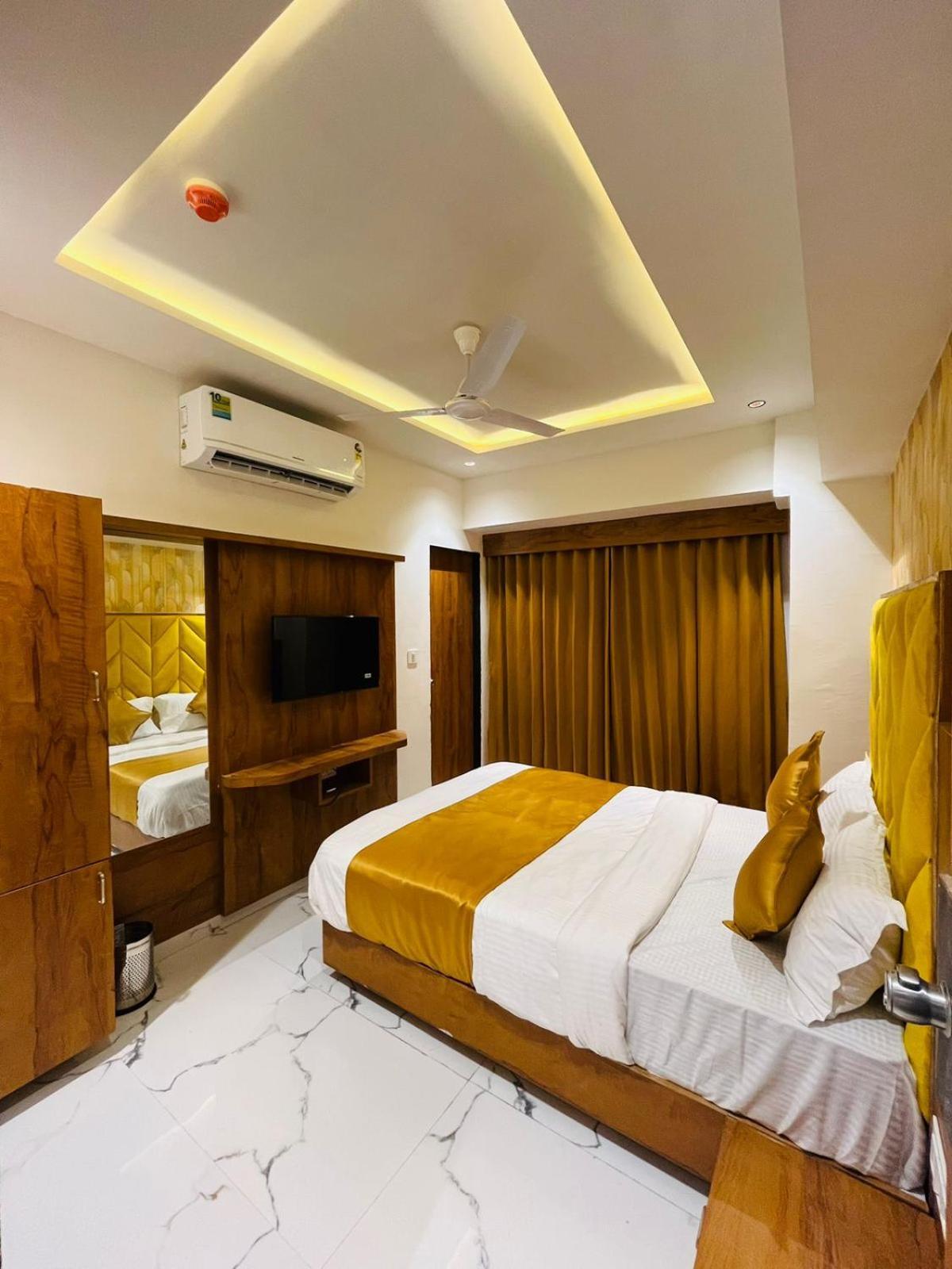 Hotel Paramount Villa Gandhinagar Eksteriør bilde