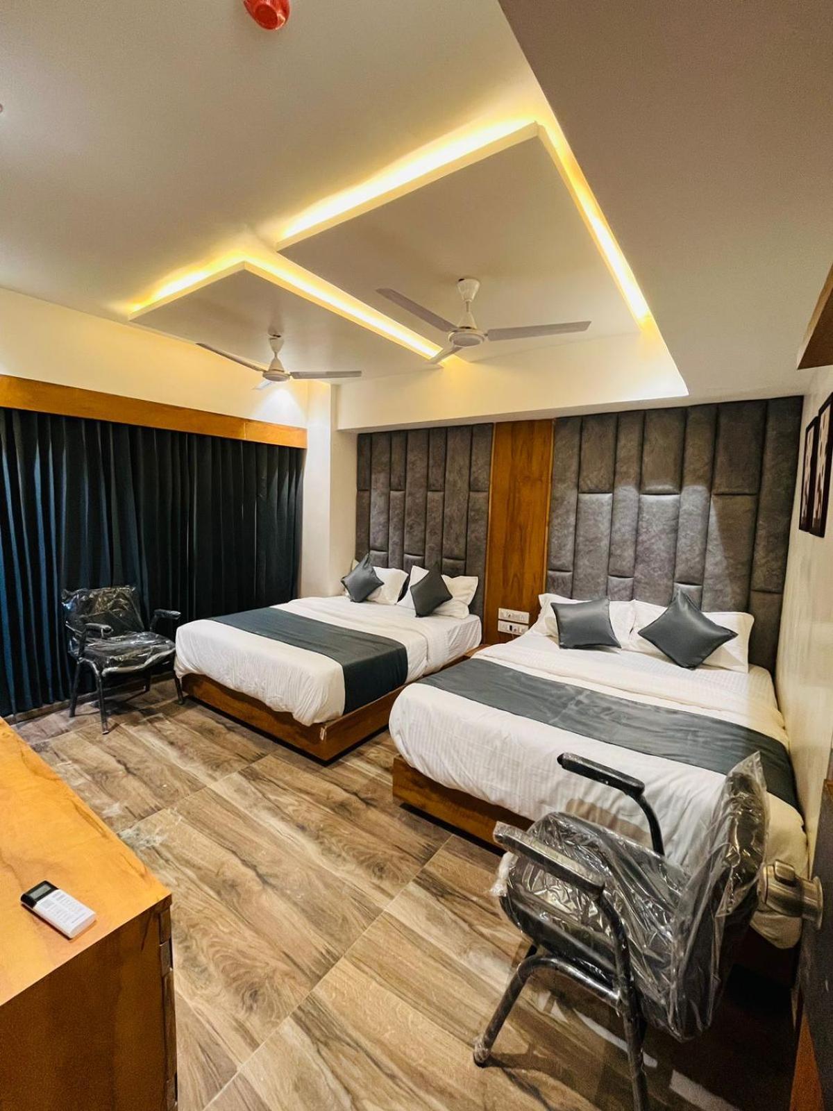 Hotel Paramount Villa Gandhinagar Eksteriør bilde