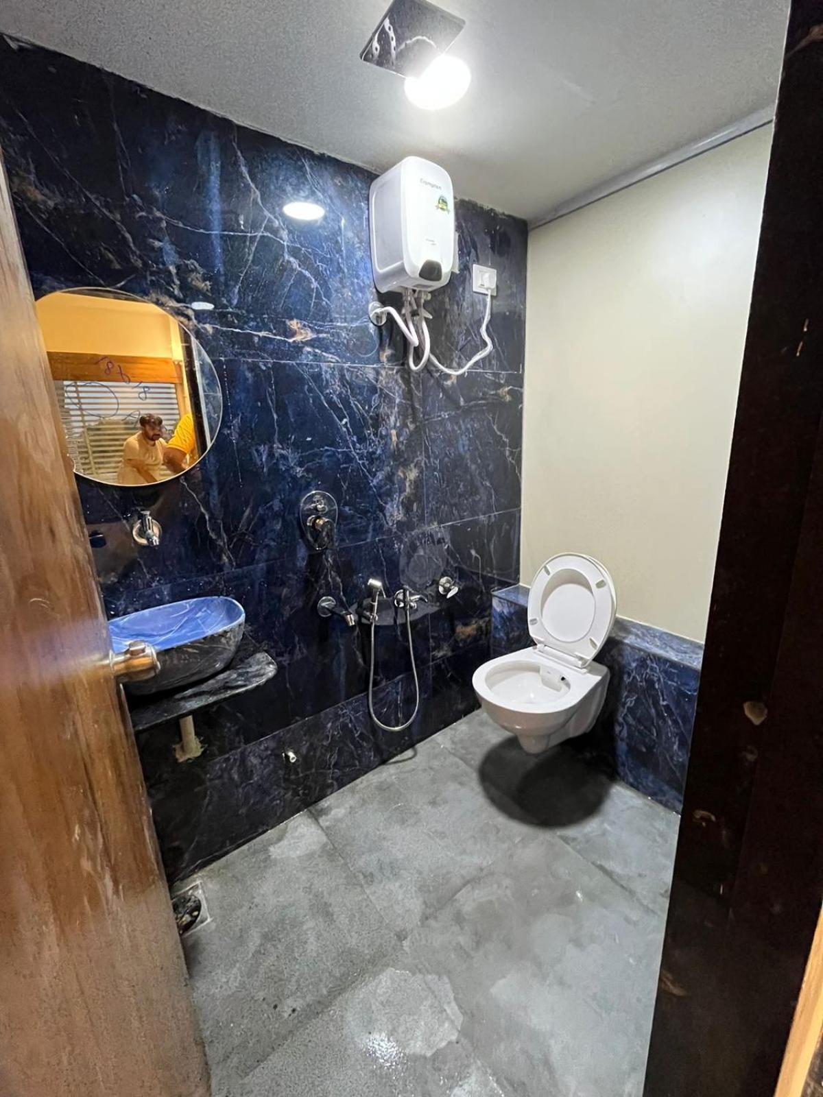 Hotel Paramount Villa Gandhinagar Eksteriør bilde